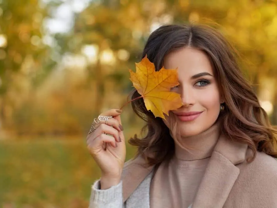 Outdoor,Atmospheric,Lifestyle,Portrait,Of,Young,Beautiful,Lady.,Warm,Autumn
