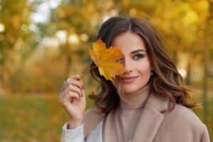 Outdoor,Atmospheric,Lifestyle,Portrait,Of,Young,Beautiful,Lady.,Warm,Autumn